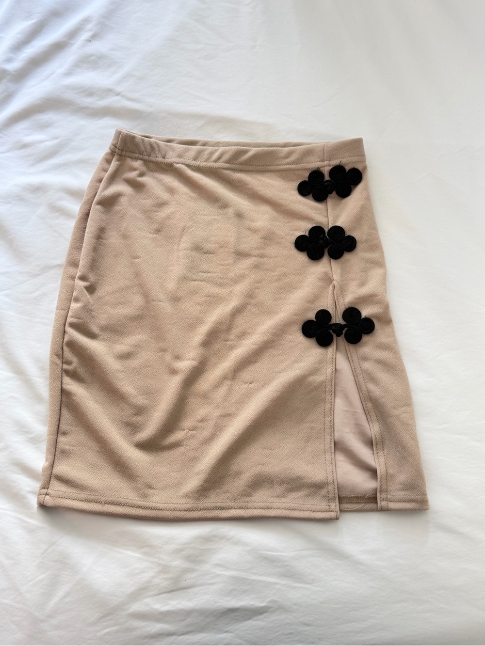 Pretty Little Thing Beige Side-Slit Mini Skirt with Black Florals